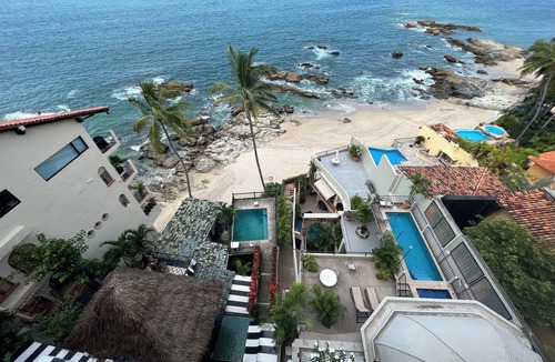 South Shore Hotel Area Villa | Casa Tres Vidas - Beachfront Villa on Playa Conchas Chinas