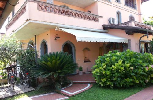 Marina di Massa Apartment | Casamare Gianluca 2 camere fino a 8 posti Vista Mare