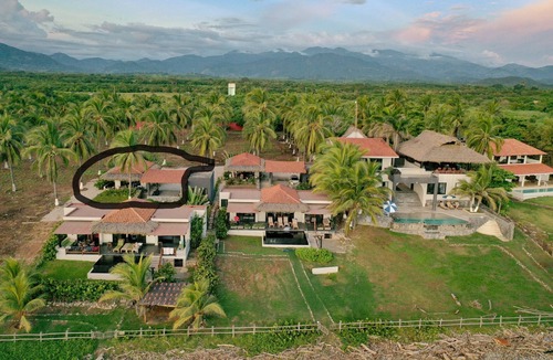 Saladita House | Casita Tabachines. Cozy studio with palapa, dipping pool, walk to the break