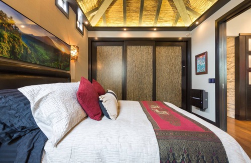 Eureka Valley House | Castro Bali Retreat with Hot Tub in Lush Garden/Zen & High-Tech