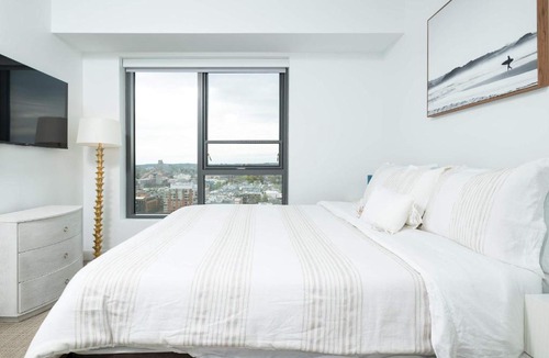 Assembly Square Apartment | Central 1BR Apartment Assembly Square Pool Gym Parking Sleep 5