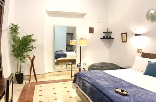 Centro Apartment | Central Deluxe room 2 blocks from Main Square