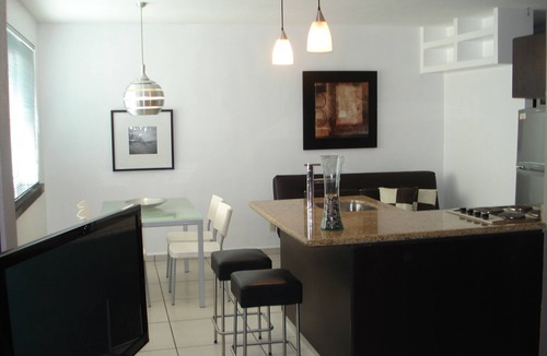 Alta Vista Apartment | Central located luxury studio, steps to all bars & restaurants,