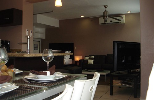 Alta Vista Apartment | Central located luxury studio, steps to all bars & restaurants,