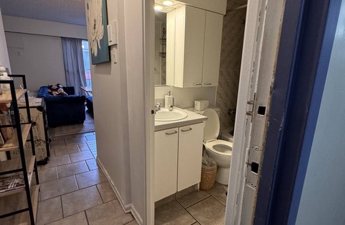 Ahuntsic Apartment | Central Studio /Near Metro /Queen Bed /Sleeps 2