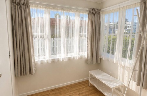 Takapuna House | Central Takapuna Gem – Walk to Beach & Cafés