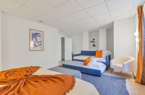 Castle Rock House | Centrally Located 5BD - Games, BBQ & Firepit Patio