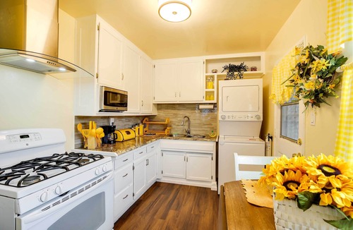 West Rancho Dominguez House | Centrally Located Compton Retreat: Patio & Grills