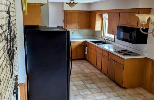 Richfield House | Centrally located house in quiet neighborhood