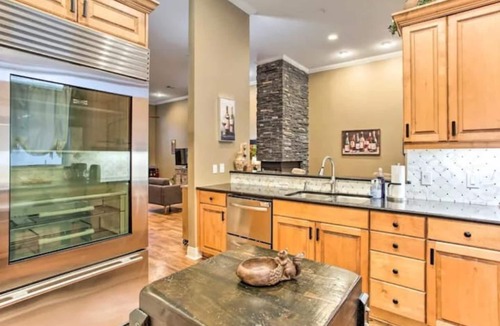 Addison House | Centrally Located Urban Townhome