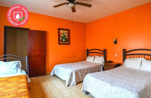 Xalapa Bed & Breakfast | Centric family room Sleeps 7 + WiFi & terrace