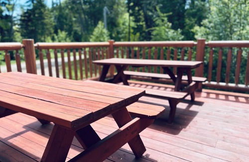 Fiddler Lake Resort Ski Chalet | Chal’Heureux | Private Spa, Log Cabin Retreat at Lac Fiddler | Dog Friendly