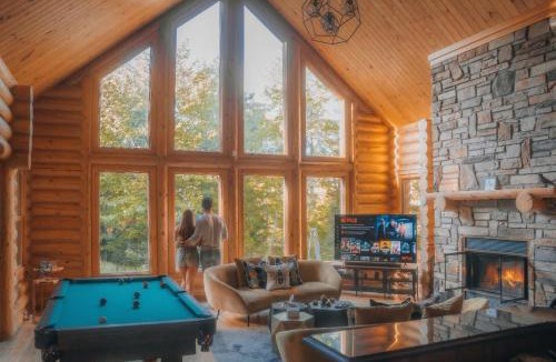 Fiddler Lake Resort Ski Chalet | Chalet Bee with Private Hot Tub, Sauna & Pool , Fiddler Lake
