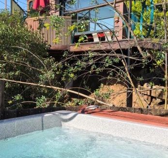 San Antonio de las Minas House | Chalet Contenedor by Las Minas Doors & Bed