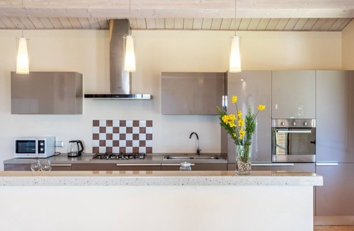 Trequanda Villa | Chalet "Villa Falco" with Shared Pool, Private Terrace & Wi-Fi