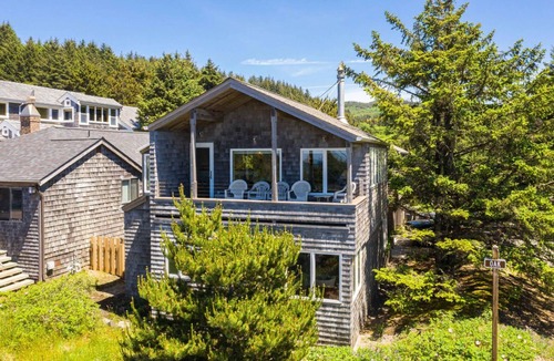 Cannon Beach House | Chapman Cove by AvantStay | Gorgeous Beach Bungalow w/Sauna