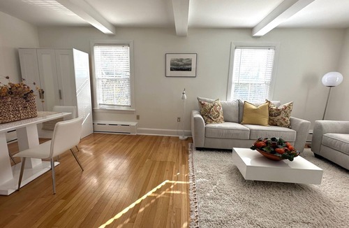 Yachting Village House | Charming 1-bedroom apartment with deck in enchanting Newport with AC, WiFi