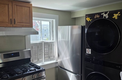 Marblehead Condo | Charming 1-bedroom condo in marvelous Marblehead with hidden patio