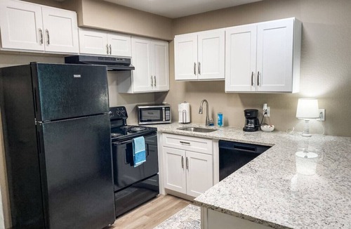 Texas City Apartment | Charming 1BR Getaway – Private, Pet Friendly, TV