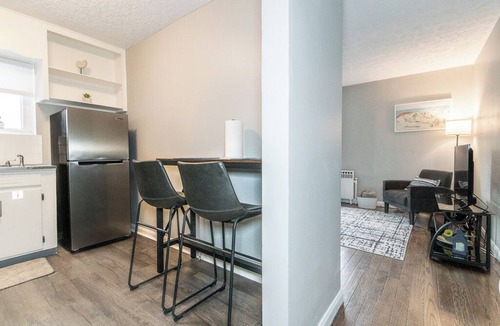 Fairport Harbor Apartment | Charming 2-bedroom Suite with balcony overlooking the Lake in Fairport Harbor