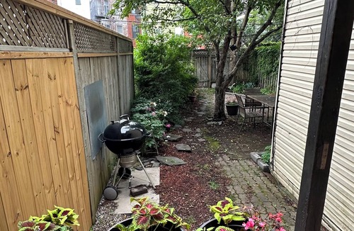 Mile End Apartment | Charming 2-bedroom apt with WiFi, AC , back yard in excellent Plateau Montréal
