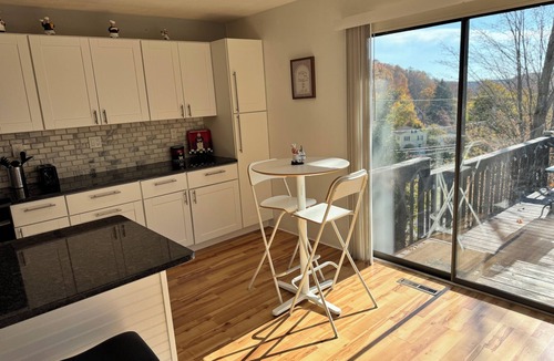 Derby House | Charming 2-bedroom house with AC, WiFi in adorable Derby