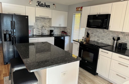 Derby House | Charming 2-bedroom house with AC, WiFi in adorable Derby