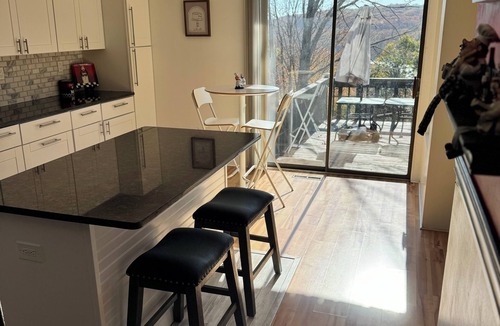 Derby House | Charming 2-bedroom house with AC, WiFi in adorable Derby