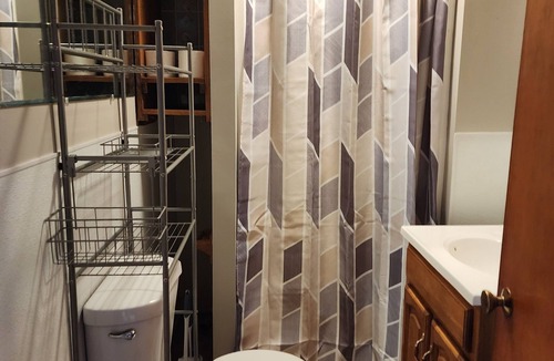 Sherman Station House | Charming 2-bedroom house in marvelous Medway with WiFi