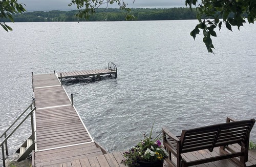 South China Cabin | Charming 2-bedroom lakefront cottage & dock