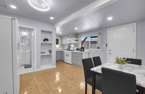 Los Angeles House | Charming 2-bedroom house with AC in beautiful Los Angeles