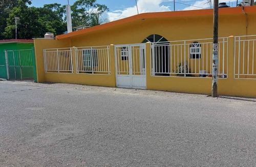 Ursulo Galvan House | Charming 3-bedroom house with WiFi and AC in lovely Chalahuite FINCA MIROSLAVA