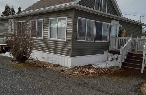 Sinclair House | Charming 3-bedroom house with WiFi and AC in serene Sinclair