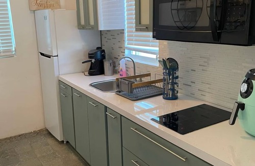 Islote House | Charming 3-bedroom house in Arecibo with WiFi and AC