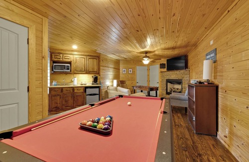 Mentone House | Charming 3-bedroom house, breathtaking views, Hot Tub, W/D Game Room
