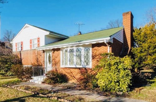 Oxon Hill House | Charming 4-bedroom bungalow near MGM