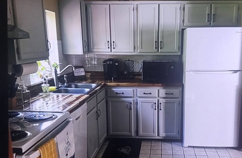 Chesapeake Ranch Estates-Drum Point House | Charming 4-bedroom house with WiFi, AC in peaceful Lusby.