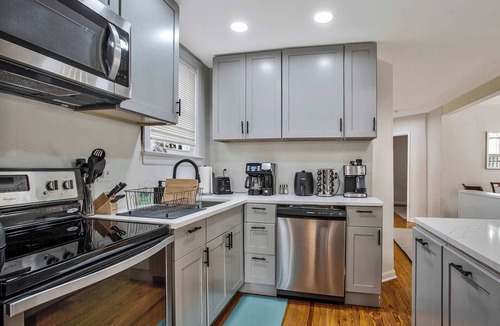 North Beach Apartment | Charming Beach House Top Floor - Walk Everywhere!