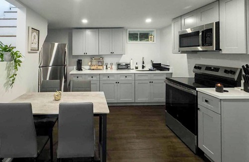 East Haven Apartment | Charming Brand New Apartment with AC in vibrant New Haven-Near Tweed Airport