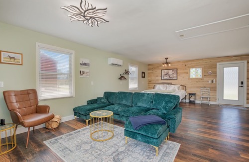 Warsaw Cottage | Charming Carriage House near the river and Ark Encounter