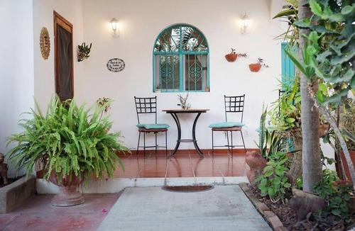 Emiliano Zapata House | Charming casa, 1 block to the beach- safe, quiet, excellent wifi, AC