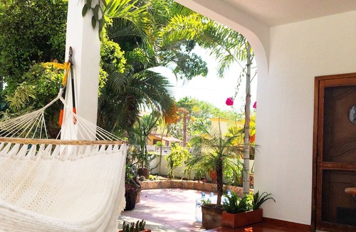 Emiliano Zapata House | Charming casa, 1 block to the beach- safe, quiet, excellent wifi, AC
