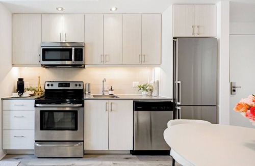 Old Montreal Apartment | Charming Champs Élysées -Old Montreal-Downtown Montreal - Laundry