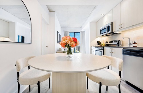 Old Montreal Apartment | Charming Champs Élysées -Old Montreal-Downtown Montreal - Laundry