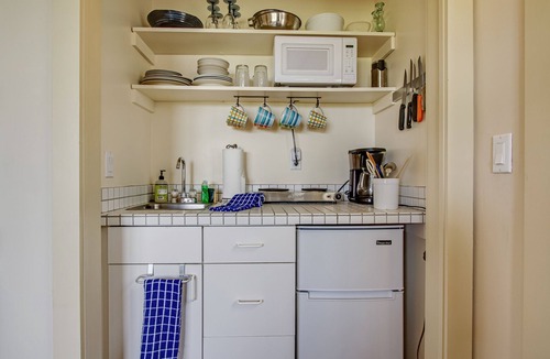Mendocino Cottage | Charming cottage w/dramatic views and fireplace. Ideal location
