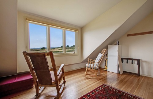 Mendocino Cottage | Charming cottage w/dramatic views and fireplace. Ideal location