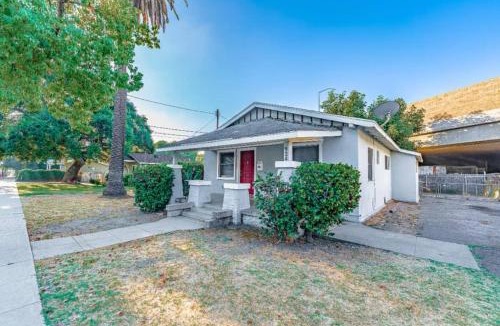 Monrovia House | Charming Monrovia Bungalow Near Pasadena and LA