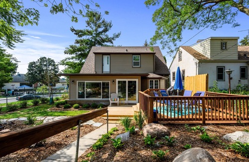 Ericsson House | Charming Mpls Home on Lake Hiawatha. Bike/Walk Trails & Restaurants Nearby