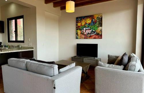 Atascadero Apartment | Charming No Stairs Near DT Security Pool Parking