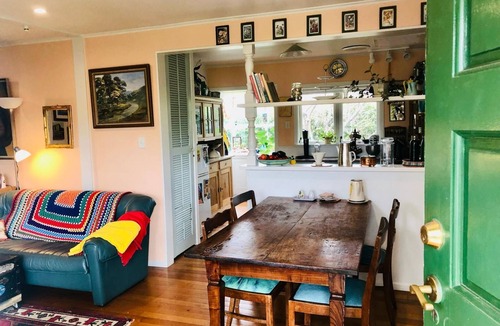 Devonport House | Charming One-Bedroom Unit Near Cheltenham Beach